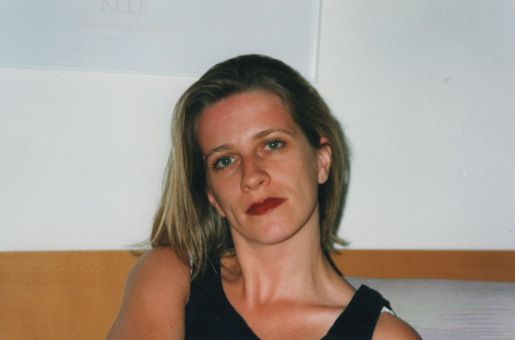 Claire Cox5